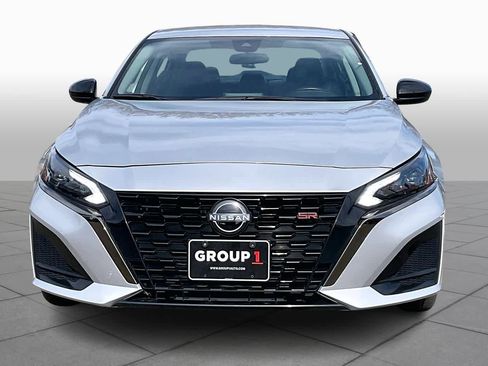 Used 2024 Nissan Altima 2.5 SR image 3