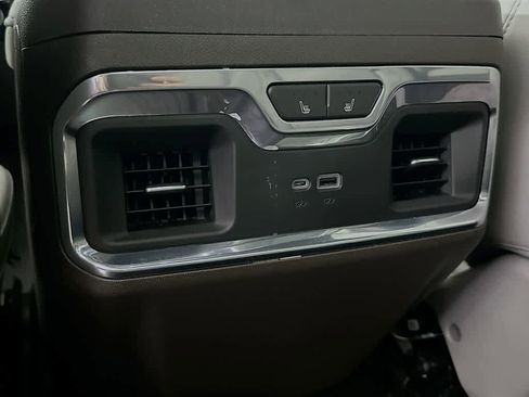 Used 2022 GMC Sierra 1500 SLT w/ SLT Premium Plus Package AWD/4WD image 13