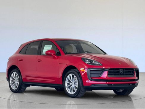 Certified 2026 Porsche Macan AWD/4WD image 10