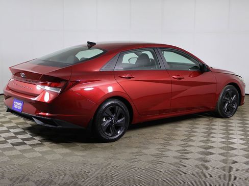 Used 2023 Hyundai Elantra SEL image 9