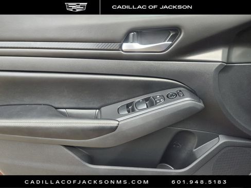 Used 2025 Nissan Altima 2.5 SV image 11