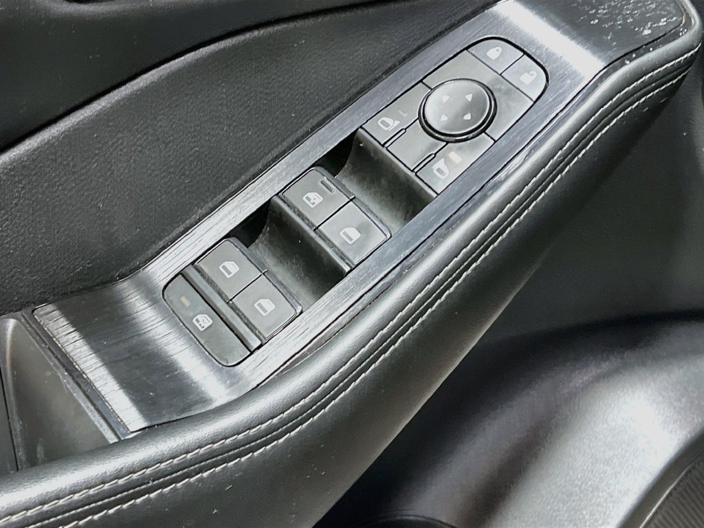 Used 2024 Nissan Rogue SV AWD/4WD image 17