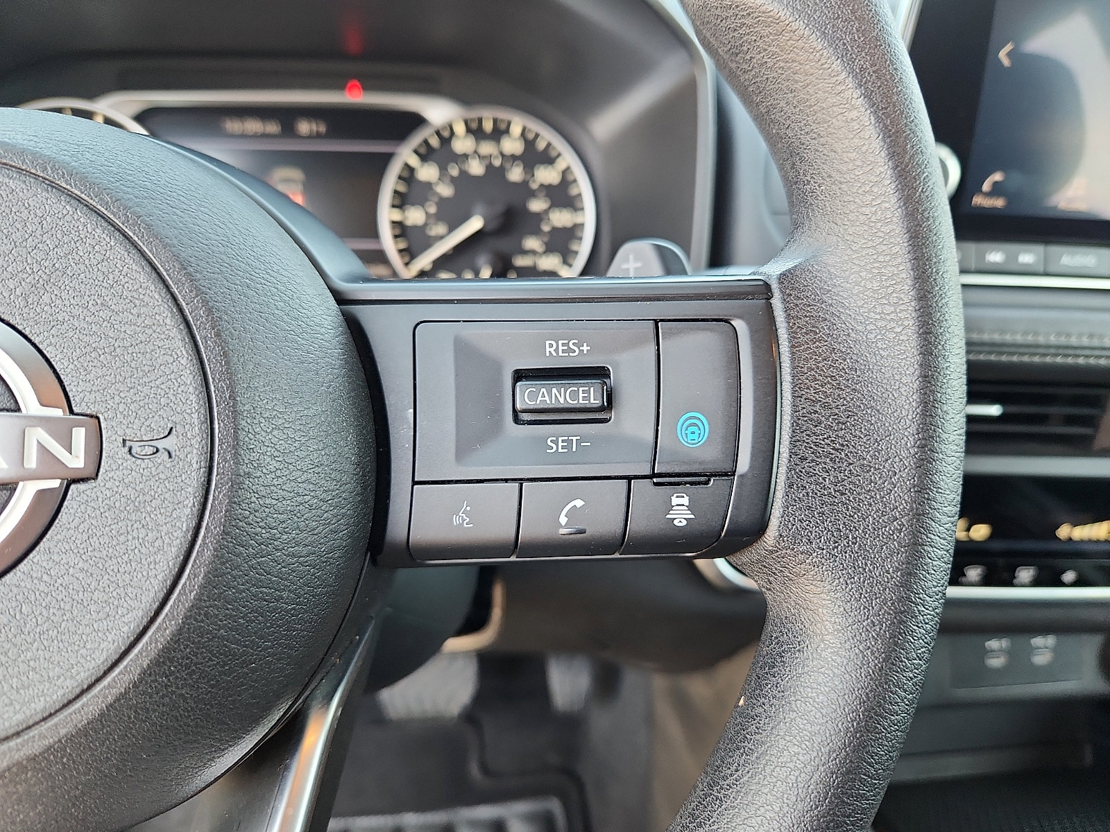 Used 2024 Nissan Rogue SV FWD image 15
