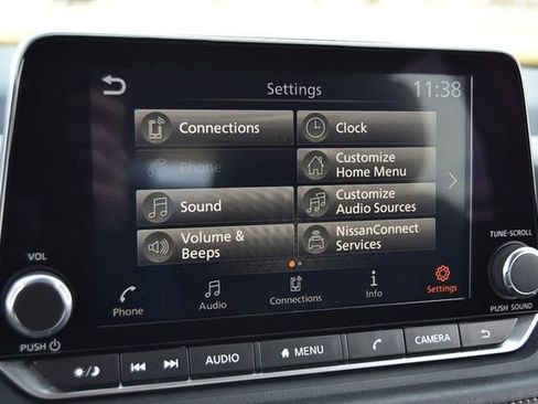 Used 2024 Nissan Rogue SV image 13