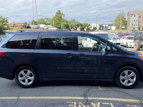 Used 2018 Toyota Sienna LE FWD image 12