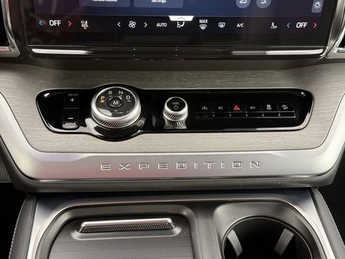 Used 2025 Ford Expedition Platinum image 22