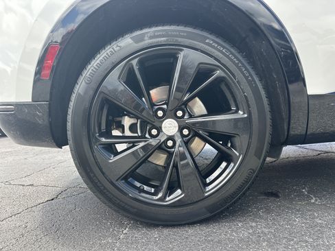 Used 2021 Buick Envision Essence w/ Technology Package I FWD image 17