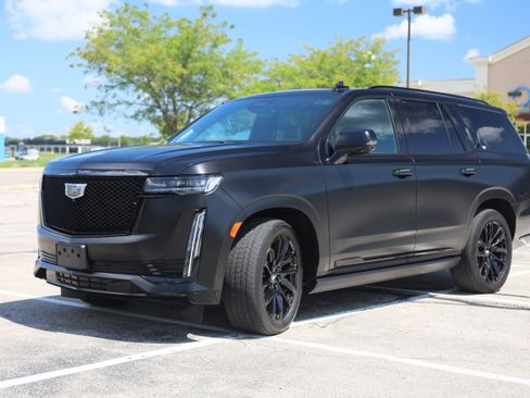 Used 2024 Cadillac Escalade Sport Platinum w/ LPO, ONYX Package AWD/4WD image 3
