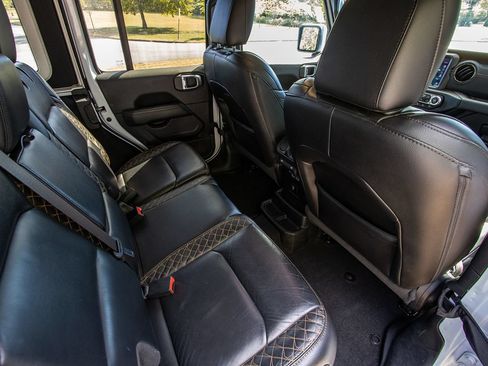 Used 2020 Jeep Wrangler Unlimited Sahara AWD/4WD image 22