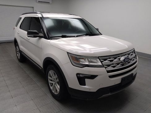 Used 2018 Ford Explorer XLT w/ Equipment Group 202A AWD/4WD image 13
