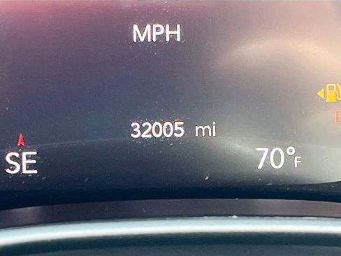 Used 2025 Chrysler Pacifica Select FWD image 12