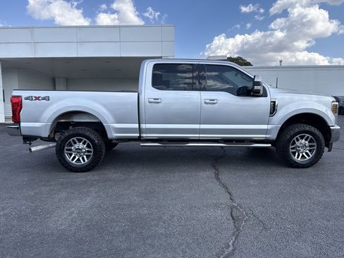 Used 2019 Ford F250 Lariat image 2