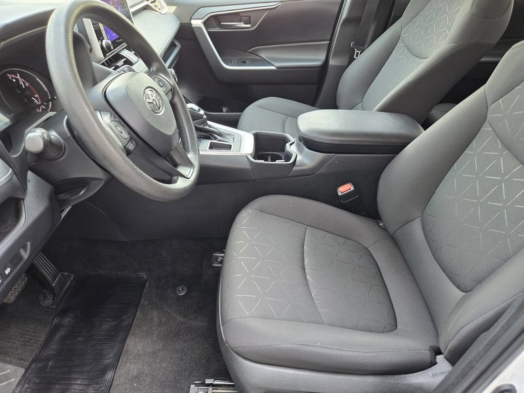 Used 2024 Toyota RAV4 XLE FWD image 9