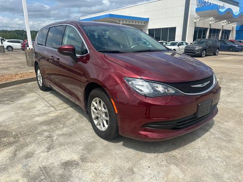 Used 2020 Chrysler Voyager LX w/ Cold Weather Group FWD image 7