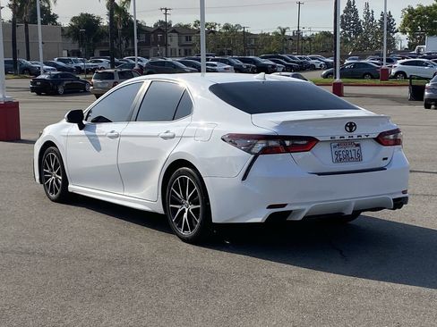 Used 2023 Toyota Camry SE image 4