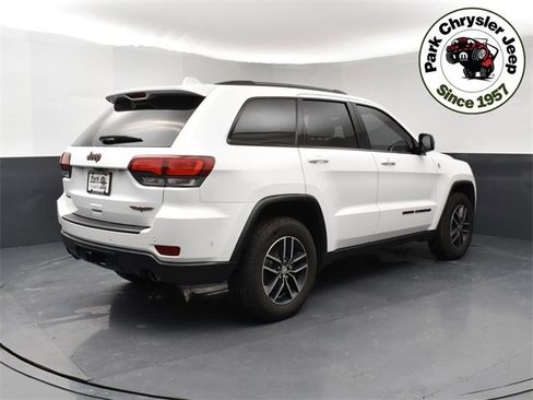 Used 2017 Jeep Grand Cherokee Trailhawk w/ Trailhawk Luxury Group image 6