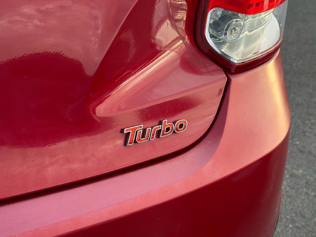 Used 2016 Hyundai Veloster Turbo FWD image 13