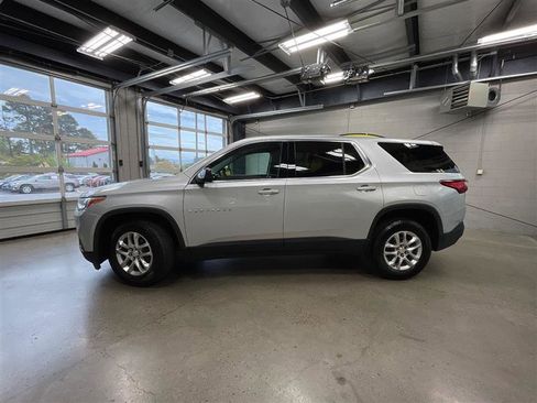 Used 2020 Chevrolet Traverse LS image 2