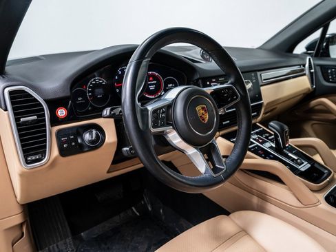 Used 2023 Porsche Cayenne Platinum Edition image 14