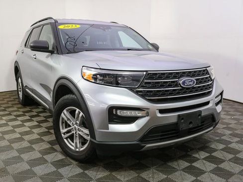 Used 2023 Ford Explorer XLT w/ Equipment Group 202A image 3
