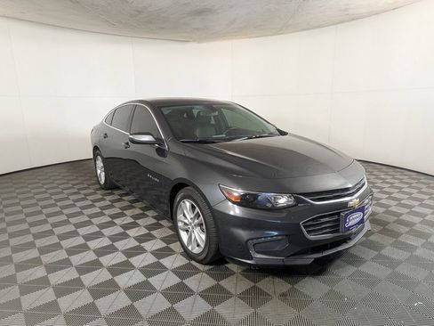 Used 2017 Chevrolet Malibu LT w/ Leather Package image 5