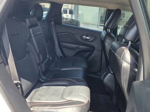 Used 2015 Jeep Cherokee Trailhawk w/ Comfort/Convenience Group AWD/4WD image 16