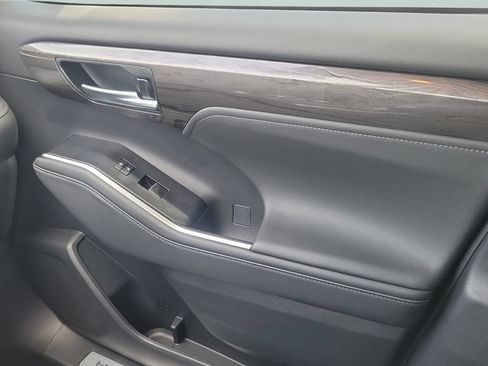 Certified 2026 Toyota Highlander Limited AWD/4WD image 13