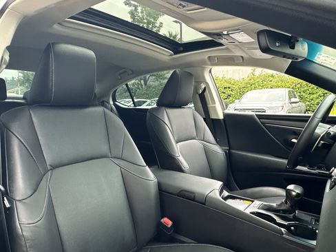 Used 2025 Lexus ES 300h F Sport FWD image 30