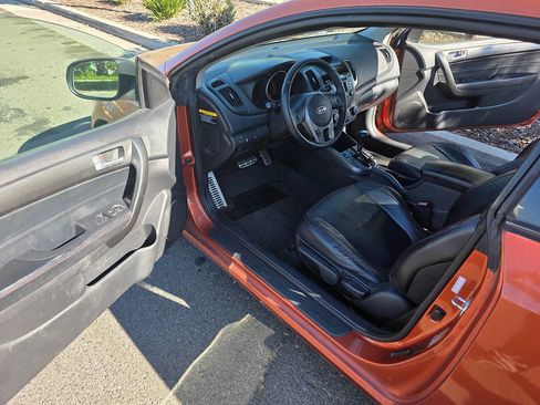Used 2010 Kia Forte Koup SX w/ Leather Pkg image 9