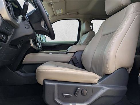 Used 2024 Ford Expedition XLT RWD image 16