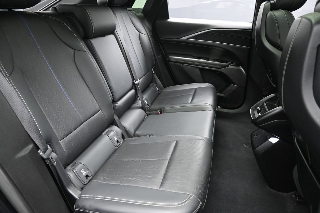 Used 2024 Cadillac Lyriq Luxury RWD image 35