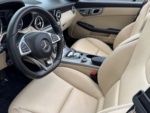 Certified 2019 Mercedes-Benz SLC 300 image 4