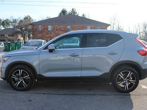 Used 2025 Volvo XC40 B5 Core image 5