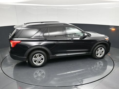 Used 2023 Ford Explorer XLT w/ Equipment Group 202A AWD/4WD image 41