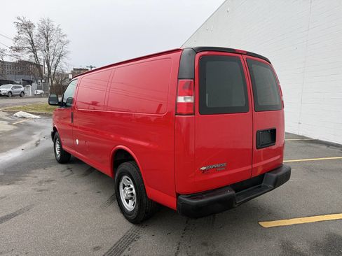 Used 2016 Chevrolet Express 2500 image 3