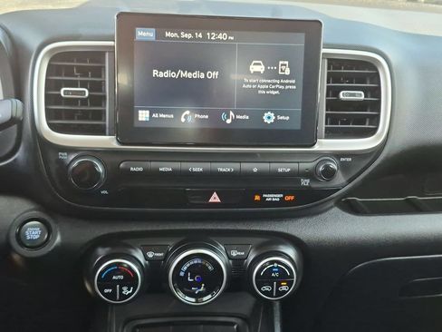 Used 2025 Hyundai Venue SEL FWD image 19