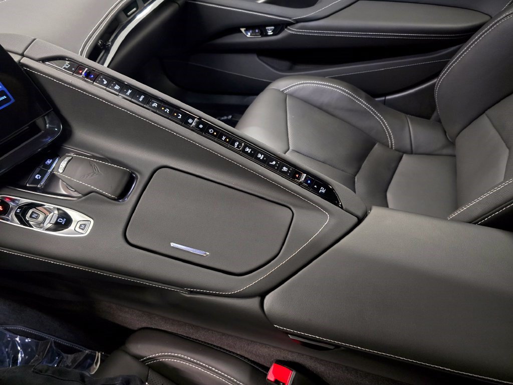 Used 2024 Chevrolet Corvette Stingray Preferred Conv w/ Stealth Interior Trim Package RWD image 31