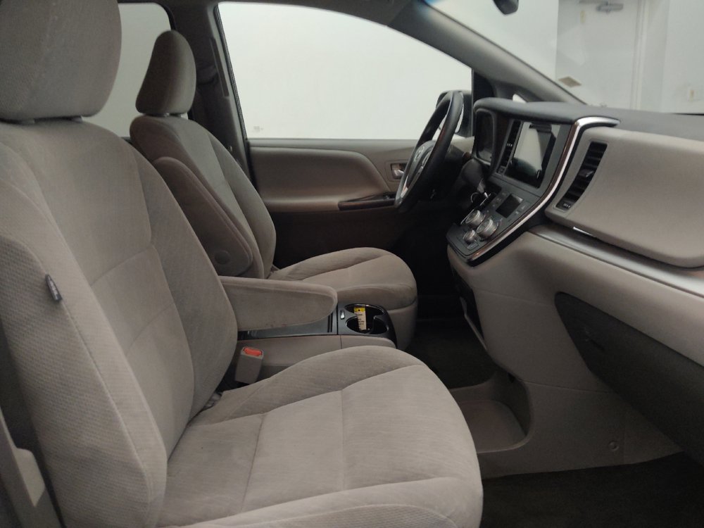 Used 2017 Toyota Sienna LE FWD image 21