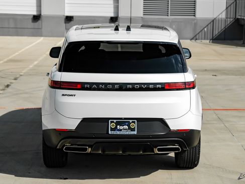Used 2024 Land Rover Range Rover Sport SE image 11