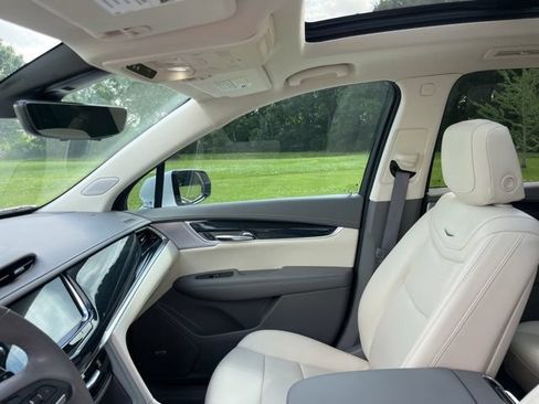Certified 2024 Cadillac XT6 Premium Luxury w/ Technology Package FWD image 17