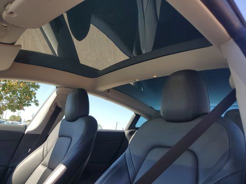 Used 2022 Tesla Model 3 Performance image 26