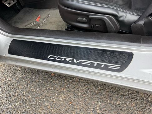 Used 2007 Chevrolet Corvette Coupe w/ Preferred Equipment Group RWD image 17