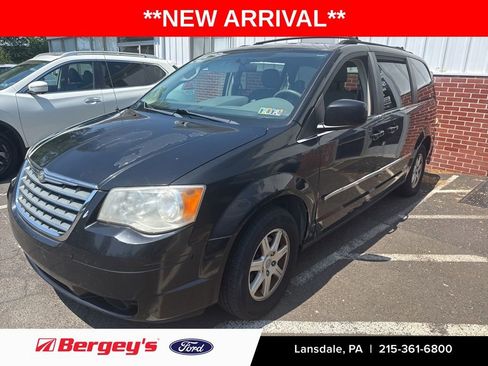 Used 2010 Chrysler Town & Country Touring FWD image 1