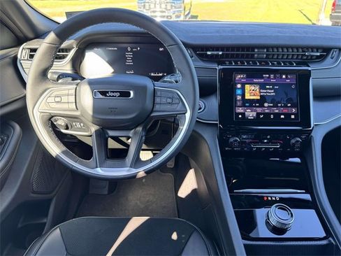 New 2025 Jeep Grand Cherokee L Laredo image 2