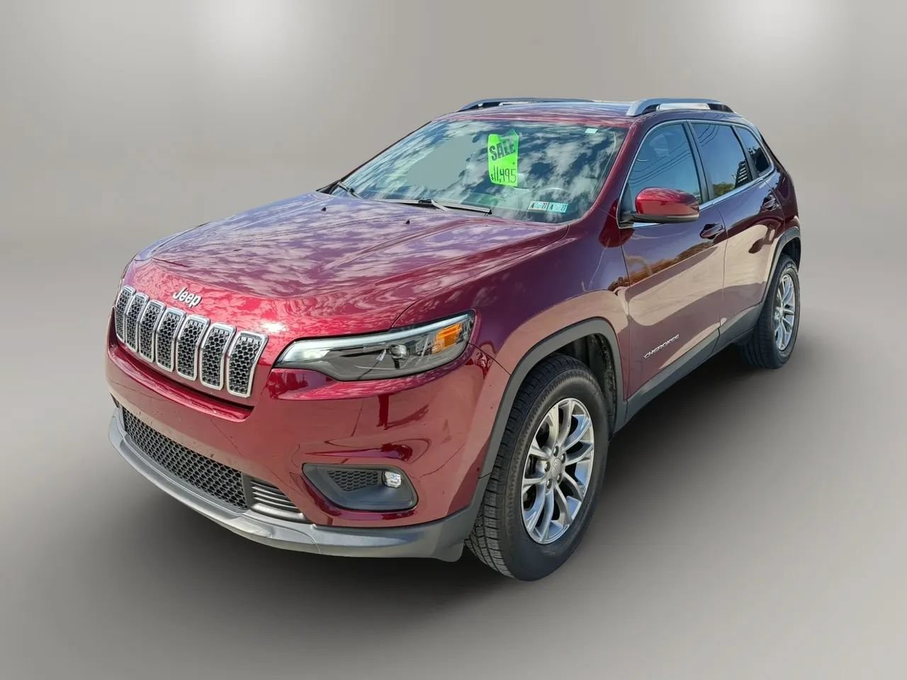Used 2019 Jeep Cherokee Latitude Plus w/ Cold Weather Group AWD/4WD image 3