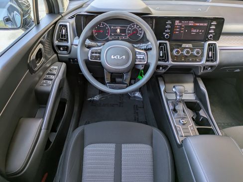 Used 2023 Kia Sorento LX image 12