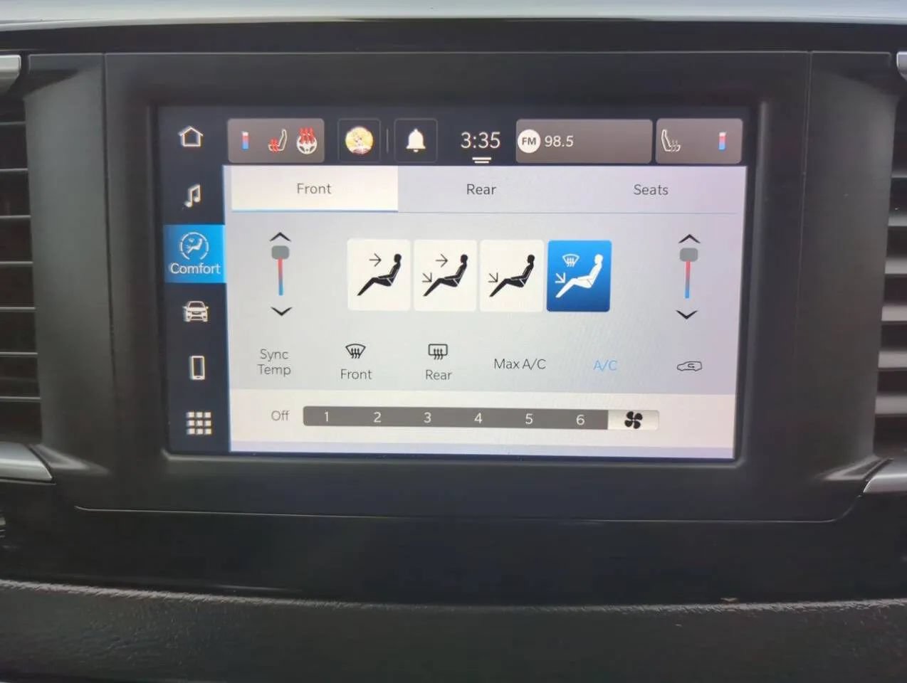 Used 2023 Chrysler Voyager LX FWD image 18