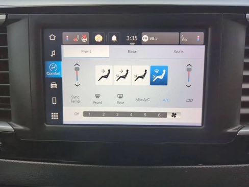 Used 2023 Chrysler Voyager LX FWD image 18