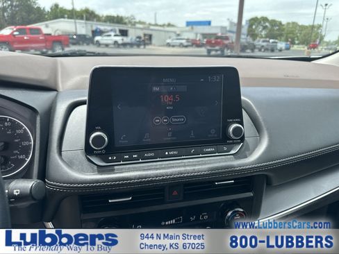 Used 2023 Nissan Rogue SV AWD/4WD image 16