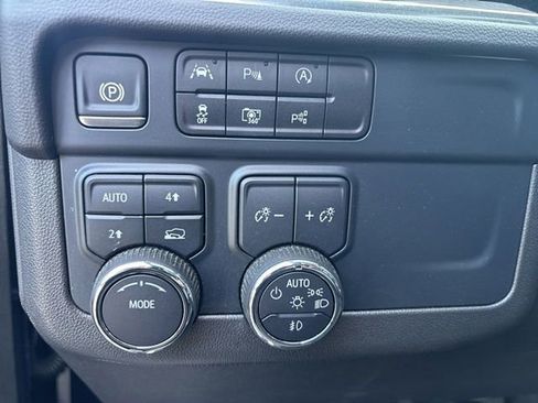 Used 2025 Chevrolet Tahoe Premier AWD/4WD image 21